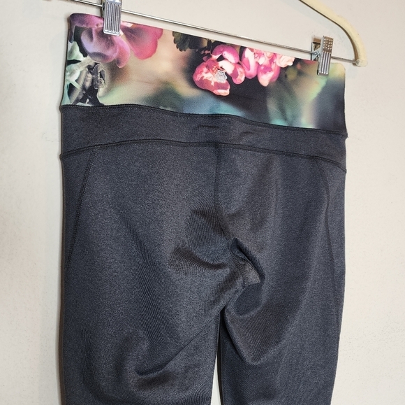 Nanette Lepore Grey Floral Mesh leggings b women's size medium. - Picture 15 of 16